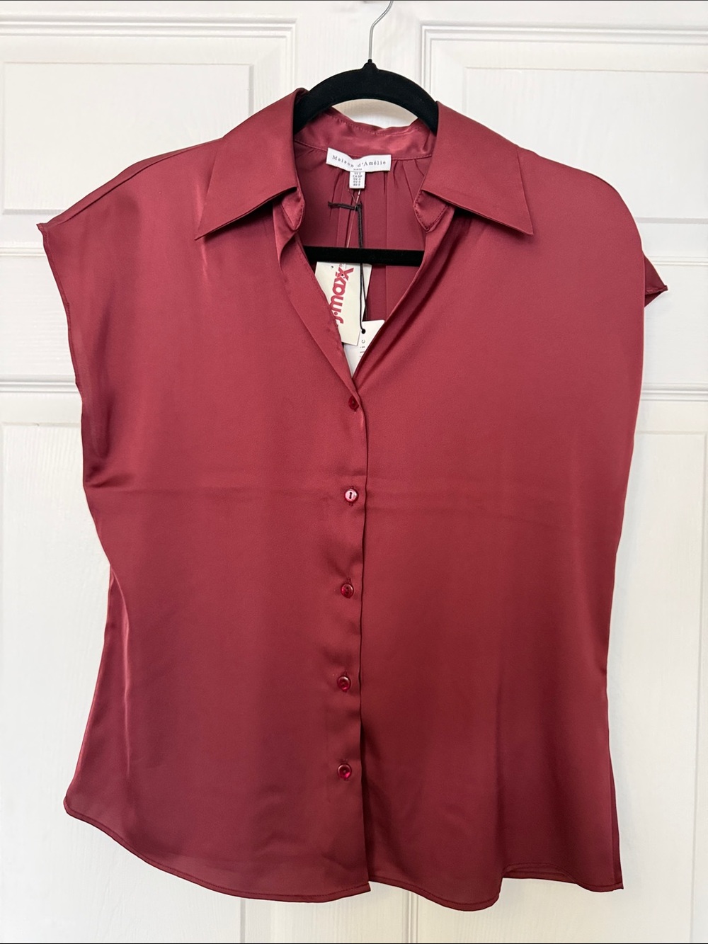 Sleeveless Button-Front Blouse in Wine